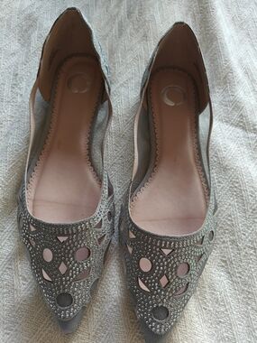 Pointed Toe Grey Cutout Flats
